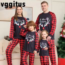 Bijpassende outfits voor families Bijpassende outfits voor gezinnen Kerst Homewear Cartoon Herten Bedrukte ruiten Ouder-kind Tweedelige Familie van Vijf Pyjamasets H076 231113
