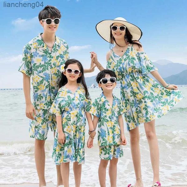 Trajes a juego para la familia Trajes a juego para la familia Playa de verano Mamá Hija Vestidos florales Papá Hijo Camiseta + Pantalones cortos Conjunto de ropa para parejas de vacaciones Junto al mar