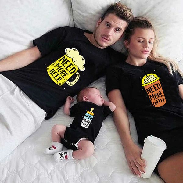 Trajes a juego para la familia Trajes a juego para la familia Necesita más cerveza Café Leche Camisa divertida con apariencia familiar Ropa de bebé Padre Madre Hija Hijo Camisetas