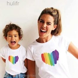 Family Matching Tenues Fashion Family Look Mother and Daughter Family Matching Clothes Punk Mama Mini Princess T-shirt Tops pour Mommy Kids D240507