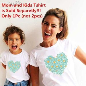 Family Matching Turnits Fashion Family Family Match Vêtements tenues Look Mother Daughter Coeur Cœur Imprimé Tshirt Vêtements maman et moi T-shirt Family Look D240507