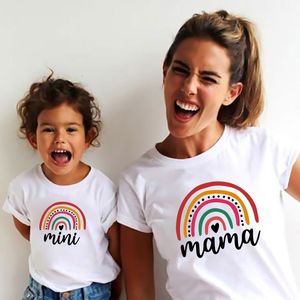 Famille correspondant tenues mode Look mère et fille vêtements Punk maman Mini princesse t-shirt hauts pour maman enfants 230424