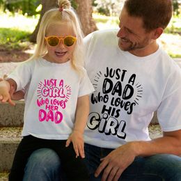 Famille correspondant tenues père fille t-shirt juste une fille qui aime son papa doux enfants vêtements filles mignon été Look 230728