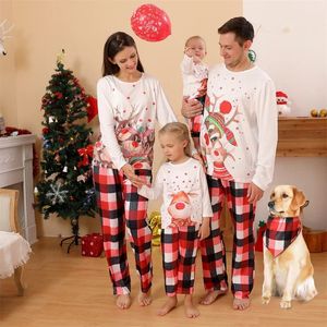 Familie Bijpassende Outfits Vader Moeder Kinderen Pyjama Set Mama en Me Kerst Pyjama Kleding Kerst Plaid Schattige Herten 231207