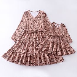 Trajes a juego de la familia Girlymax FallWinter Baby Girls Mommy me Boutique Ropa para niños Milk Silk Leopard Dot Vestido de manga larga Ropa para niños 230424