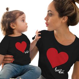 Tenues assorties pour la famille, poupée Gourde, vêtements maman et moi, mère et fille, tenues familiales assorties, chemise maman enfants bébés filles, hauts en coton doux imprimé cœur