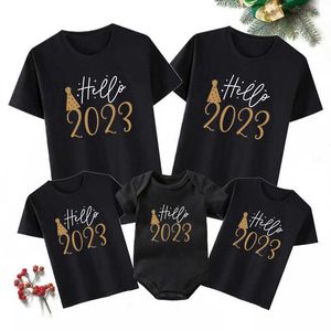 Famille correspondant tenues Bonjour 2023 imprimer famille correspondant tenues coton famille look papa maman et fille fils t-shirt bébé barboteuse nouvel an vêtements cadeau G220519