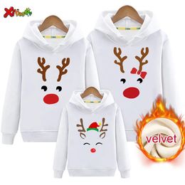 Familie bijpassende outfits hoodies warm kerstjaar trui pyjama volwassen kinderen cadeau kinderkleding sweatshirt plus fluweel 231118