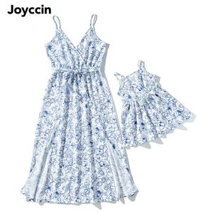 Tenues assorties pour la famille Joyccin Mère Enfants Long Slip Dress All Over Flower Print Cross Wrap Front Self Belted Vacation Dresses 230518