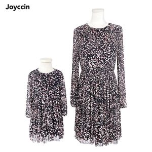 Tenues assorties pour la famille Joyccin Mère Enfants Décolleté Robes Plissées À Pois Imprimé Maille Style Boho Lanterne Manches Vêtements Pour Enfants Robe Femme 220914