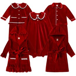 Familie matching outfits Kids Christmas Robes Pyjama's Red Golden Velvet Dress Match Boy Girl Xmas Kostuum Peuter Witer Sleepwear Pyjama's 221203