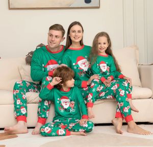 Famille correspondant tenues Look pyjama de Noël ensemble Santa wapiti imprimer parent-enfant 2 pièces costume bébé chien barboteuse année vêtements 231026