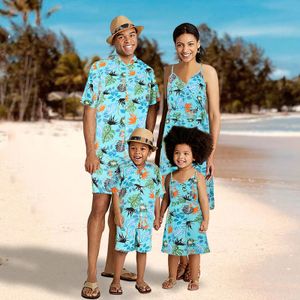 Familie matching outfits bijpassende familiekleding papa en zoon set mama zomervakantie kleding print slip jurk 230421