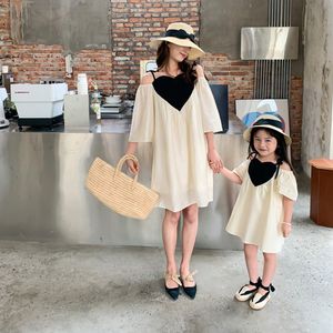 Familie Matching Outfits Menoea Moeder Kinderen Strapless Dress Family Matching Outfits Love Vacation Jurken Mommy en dochter Matching CloS Girl Dress 230421