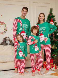 Trajes a juego de la familia Feliz Navidad Patrón de dibujos animados a rayas Conjunto de pijamas Adultos Niños Bebé Ropa para perros Ropa de salón informal suave 231109