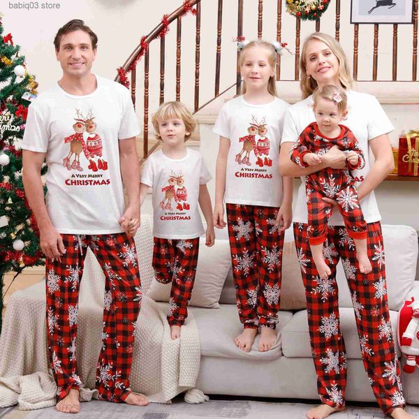 Tenues assorties pour la famille Joyeux Noël Tenues assorties pour la famille Imprimé cerf Haut à manches courtes + Pantalon long Pyjama Ensemble Vêtements de nuit pour enfants adultes Bébé Barboteuse Look de Noël T230921