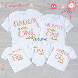 Familie Matching Outfits Miss one-dunne verjaardagsfamilie T-shirts Floral Girl 1e verjaardagsfeestje outfits mama papa zus Matng kleding tops tee h240508
