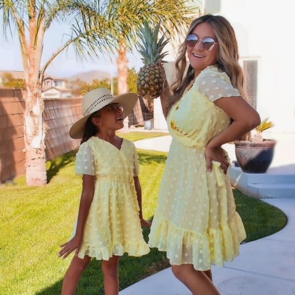 Trajes a juego de la familia Vestido de mamá e hija Trajes familiares Vestido de encaje blanco de manga corta Ropa de madre e hija Ropa de mamá y yo 230421