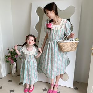 Familie matching outfits moeder en dochters zomer gelijke jurk Franse tuinstijl mama en babymeisje die dezelfde kleding overeenkomt dames bloemenjurken 230421