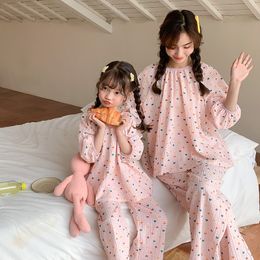 Familie Bijpassende Outfits Moeder en Zoon Pyjama's Als Moeder Dochter Kleding om te Slapen Dames Nachtkleding Ouderkind ComingHome Outfit 230619