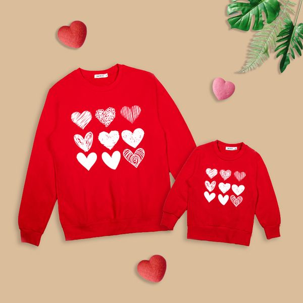 Famille correspondant tenues maman fille vêtements coeur pull maman et moi mère enfants bébé fille ensemble automne sweat enfant en bas âge pull 230619