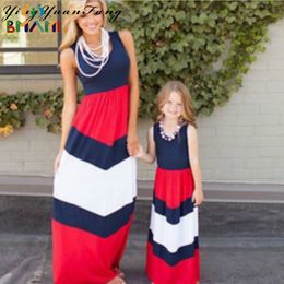 Trajes a juego para la familia Mamá y yo Vestidos para madre e hija Ropa Vestido a rayas para mamá Niños Padres e hijos 230619