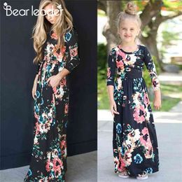 Famille correspondant tenues mère et fille automne vêtements imprimé fleuri princesse robe filles décontracté élégant robes 210429