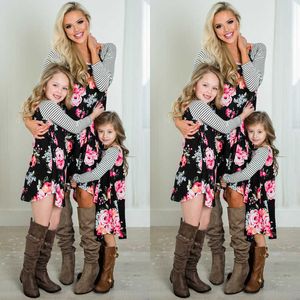 Bijpassende familie-outfits Bijpassende kleding voor moeder en dochter Bloemenjurk Moeder Meisjes Familiekleding-outfits Zomer-bijpassende familie-outfits