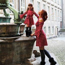 Familie Matching Outfits Moeder Dochter Kinderen Dessen Trap Familie Matching Dessent Kleding Plaid lange mouw plaid moeder en dochterjurken familie look 230316