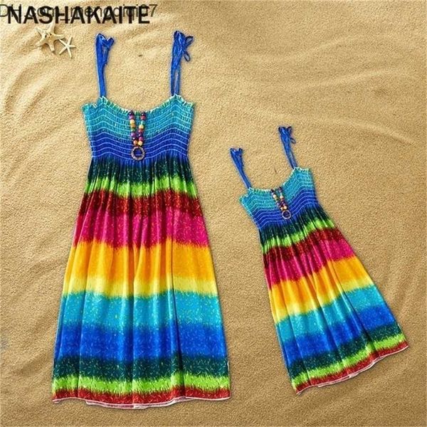 Trajes a juego para la familia NASHAKAITE Ropa para mamá y para mí Vestido con tirantes arcoíris Bohemia Beach Vestidos para madre e hija Look familiar Contiene Z230701