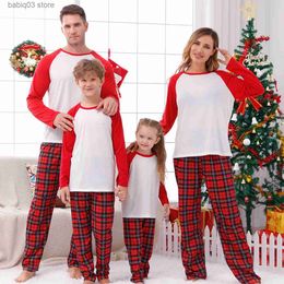 Tenues assorties pour la famille Nouveau 2023 Noël Famille Correspondant Pyjamas Ensemble DIY Avant Blanc Vêtements De Nuit Mère Père Enfants 2 Pièces Costume Vêtements De Nuit Bébé Barboteuse T230921