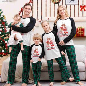 Tenues assorties pour la famille Vêtements du Nouvel An 2024 Mère Fille Père Fils Noël Pyjamas assortis Ensemble de dessin animé Elk Doux Vêtements de nuit amples Look familial T230921