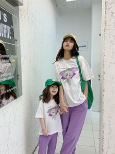 Tenues assorties pour la famille Parent-enfant Vêtements d'été Version coréenne Vêtements pour enfants Fried Street Mère-fille Costume à manches courtes Pantalon de survêtement 230506