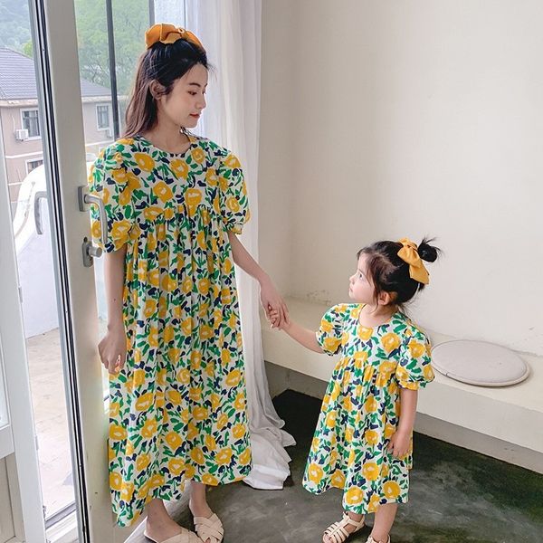 Famille Matching Tenues Parent-Child Summer Mère et Femmes Habiller Floral Princesse Style étranger Long Girl Cotton Jirt 230506
