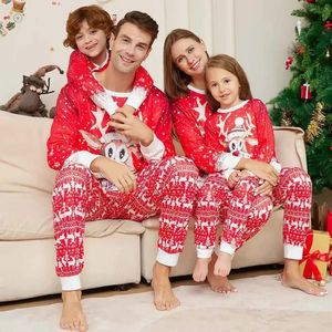 Familie bijpassende outfits rood rendier moeder kinderkleding kerstpyjama voor kledingset koppels 231122