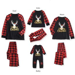 Trajes a juego para la familia Ropa de madre e hijo de Papá Noel, pantalones superiores, conjunto a juego para la familia, pijamas navideños a cuadros, conjunto de pijama, mono para bebé 231116