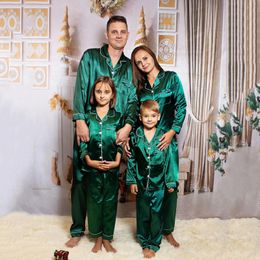 Familie Matching Outfits Satin Silk Pyjamas Solid Sleepwear Loungewear Nightwear Pants Set voor vader Moeder Kinderen 240327