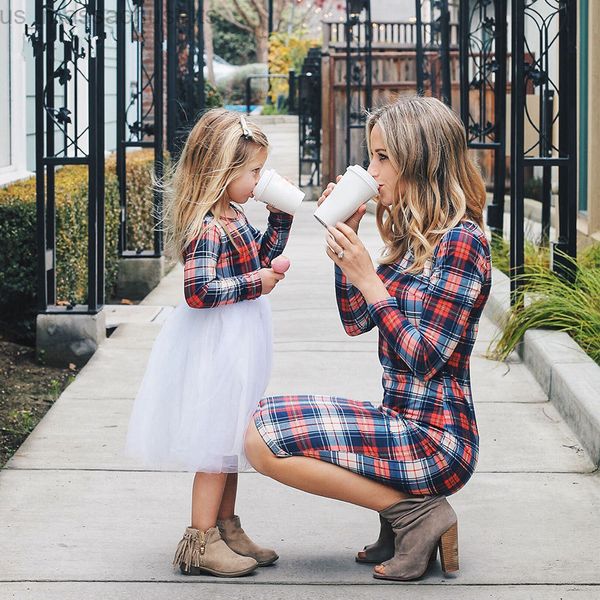 Trajes a juego para la familia Falda Vestido de malla a cuadros para niñas Falda a cuadros para mujer Ropa para el hogar de otoño Vestido para madre e hija Ropa para padres e hijos Traje a juego para la familia