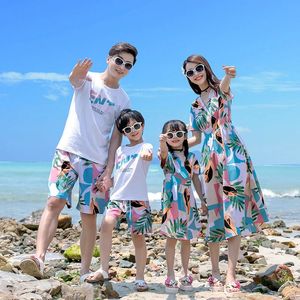 Familie Matching Outfits Summer Beach Moeder Dochter Dresses Dad Son T -shirt shorts Look Paar Outfit 240327