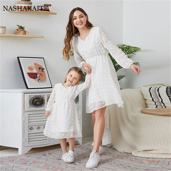 Famille Correspondant Tenues D'été Maman Et Fille Robe Famille Tenues À Manches Longues Blanc Robe À Fleurs Mère Et Fille Vêtements Maman Et Moi Vêtements 220914