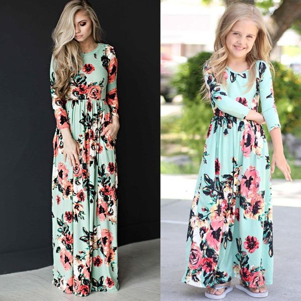 Trajes a juego de la familia Verano Mamá y yo Familia a juego Madre Hija Vestidos de flores Ropa Vestido de mamá Niños Trajes de niños Mamá Ropa de niña 230621