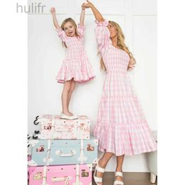 Famille Matching Tenues Summer Mother and Daughter Clothes Family Family Matching Tenues Mom and Daughter Hobe Long Robe Grid Flower Mommy and Me Clothes D240507