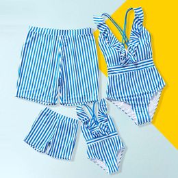 Famille correspondant tenues été maillot de bain imprimé rayé mère fille vêtements ensemble maman papa bébé fille garçon Look vêtements 230518