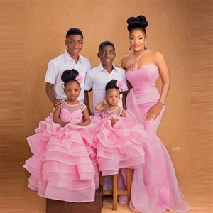 Familie matching outfits lieve moeder dochter roze tule prom jurken voor pography charme ruches mama en kinderen bruiloftsfeest baljurken 220914