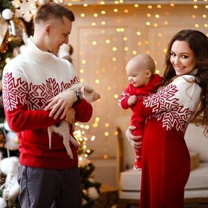 Familie Matching Outfits Turtleneck Christmas Sweater Xmas Sweaters voor paar heren Parentchild Casual losse breierwear lange mouw 230310