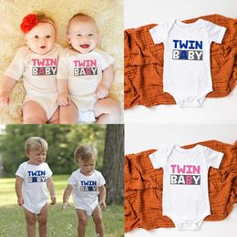 Familie Matching Outfits Twin S Twin Baby Gift Matching Twin Outfits Boy Girl Newborn Coming Home Outfits Zomer korte mouw jumpsuit G220519