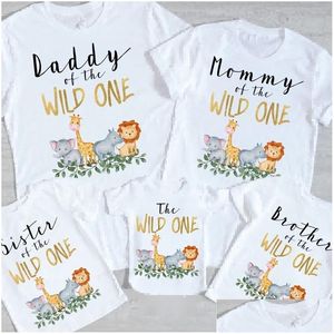Familie Matching Outfits Wild One 1st Birthday Tee Boy Safari Zoo Jungle Cleren grappige t -shirts wit feest t -shirt drop levering baby dhqr0