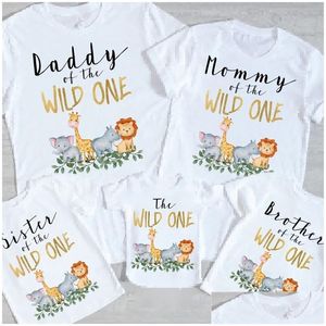 Familie bijpassende outfits Wild One 1e verjaardag Tee jongen Safari dierentuin jungle kleding grappige T-shirts witte partij tshirt drop levering baby Dhs5J