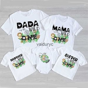 Famille Matching Tenues Wild One Family Matng Clother Jungle Party Papa Maman Soeur Baby Baby Looking Tops T-shirt One Birthday Family T-Shirts Tops H240508