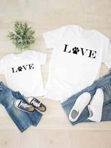 Trajes a juego para la familia Mujer Niño Ropa para niños Carta Amor Pata Perro Gato Camiseta gráfica Camiseta Niño Niña Verano Mamá Ropa para mamá Trajes a juego para la familia